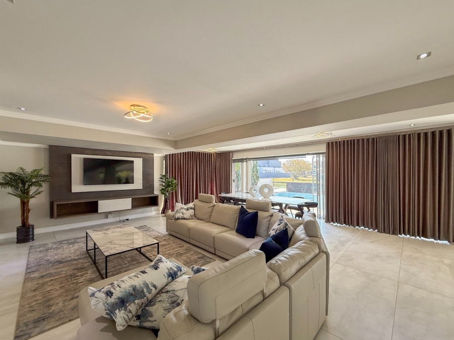 5 Bedroom Property for Sale in The Islands Estates North West
